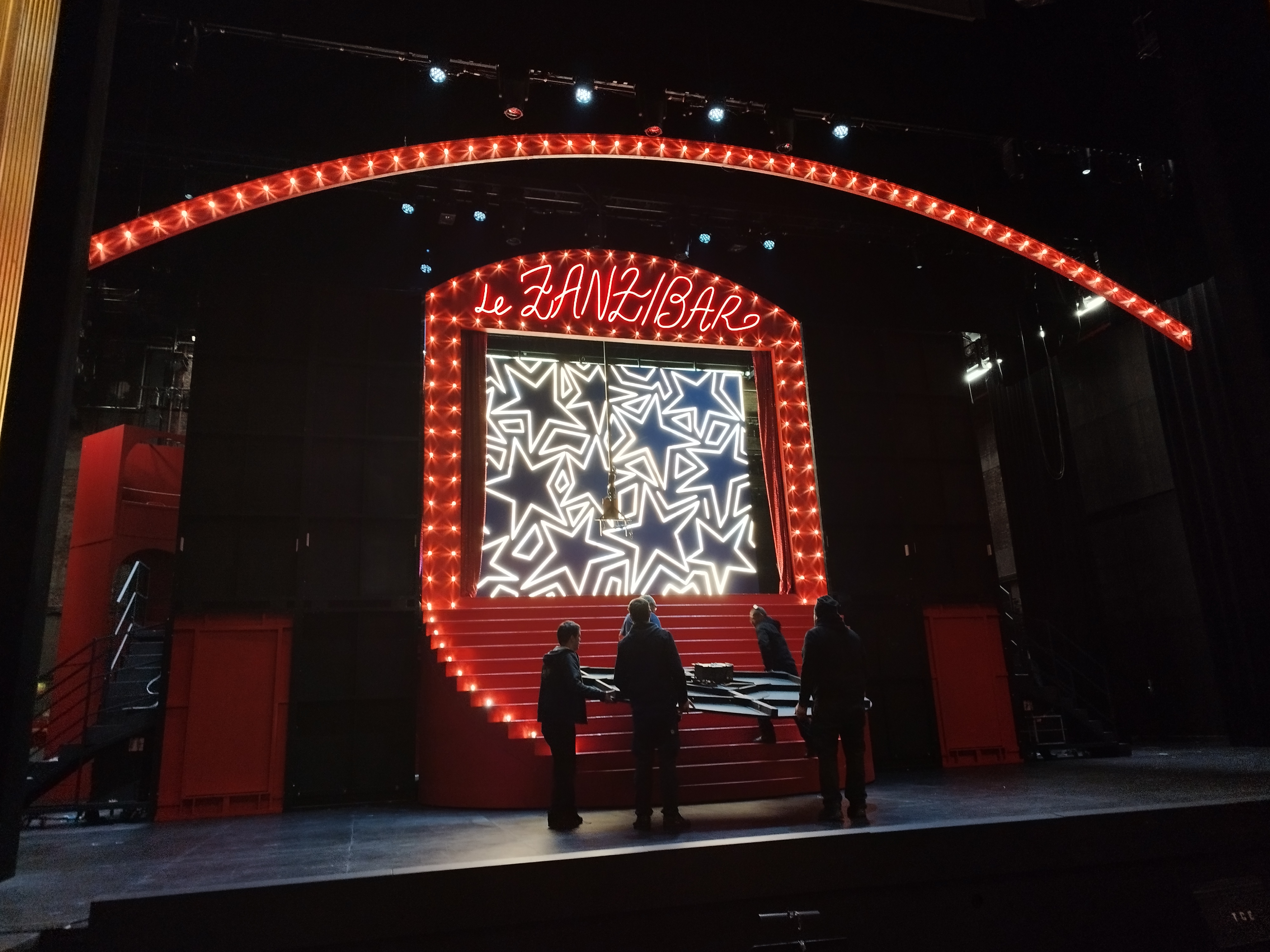 Scène Le Zanzibar avec panneau LED étoiles